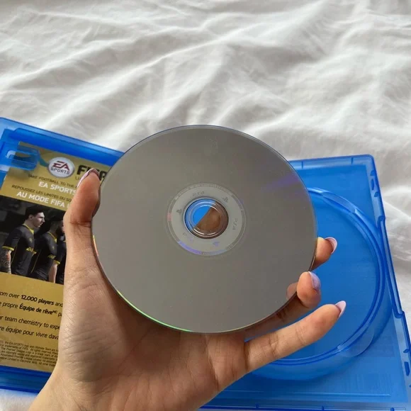 PS4 FIFA 16 Game - Picture 5 of 7